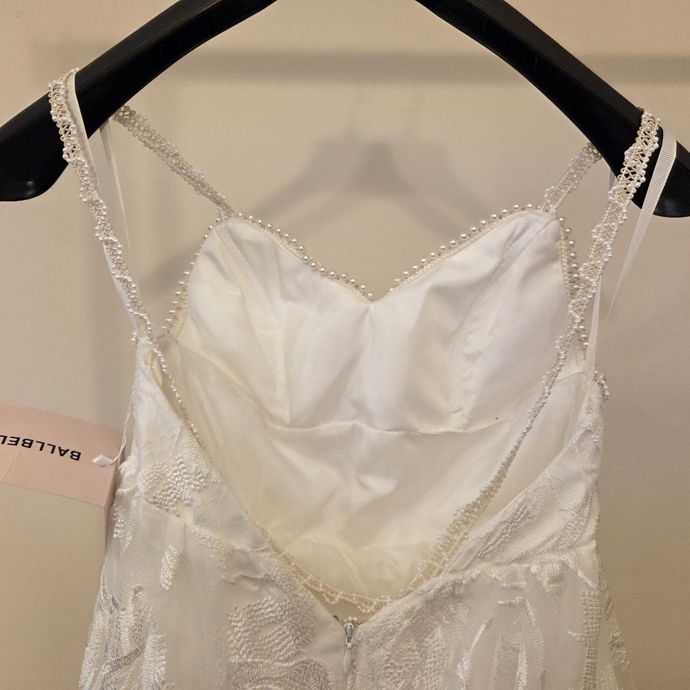 WEDDING DRESS - Picture 5 of 8